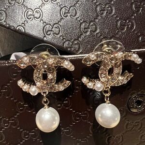 😍🥰Fashion Gold and Pearl Earrings